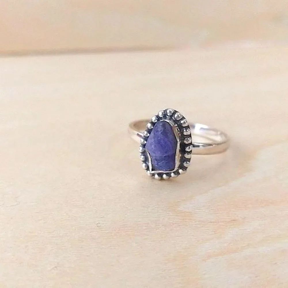 Tanzanite Solitaire Ring - Picture 4 of 11